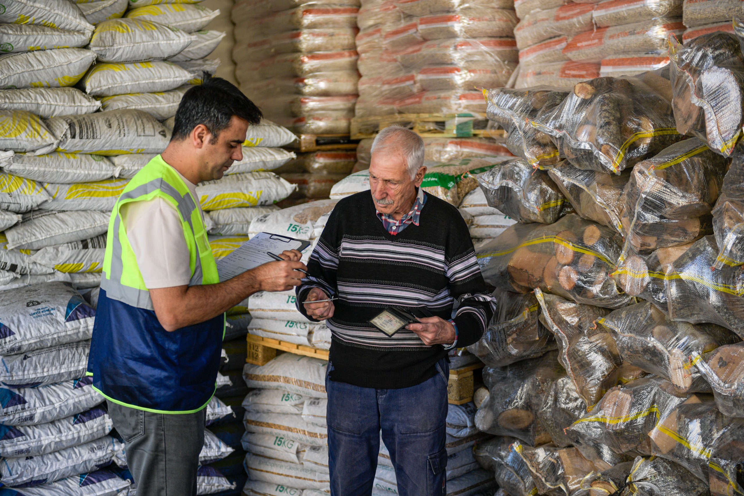 İzmir’de Kömür Satış Yerleri Ve Katı Yakıt Kullanan Apartmanlara Sıkı