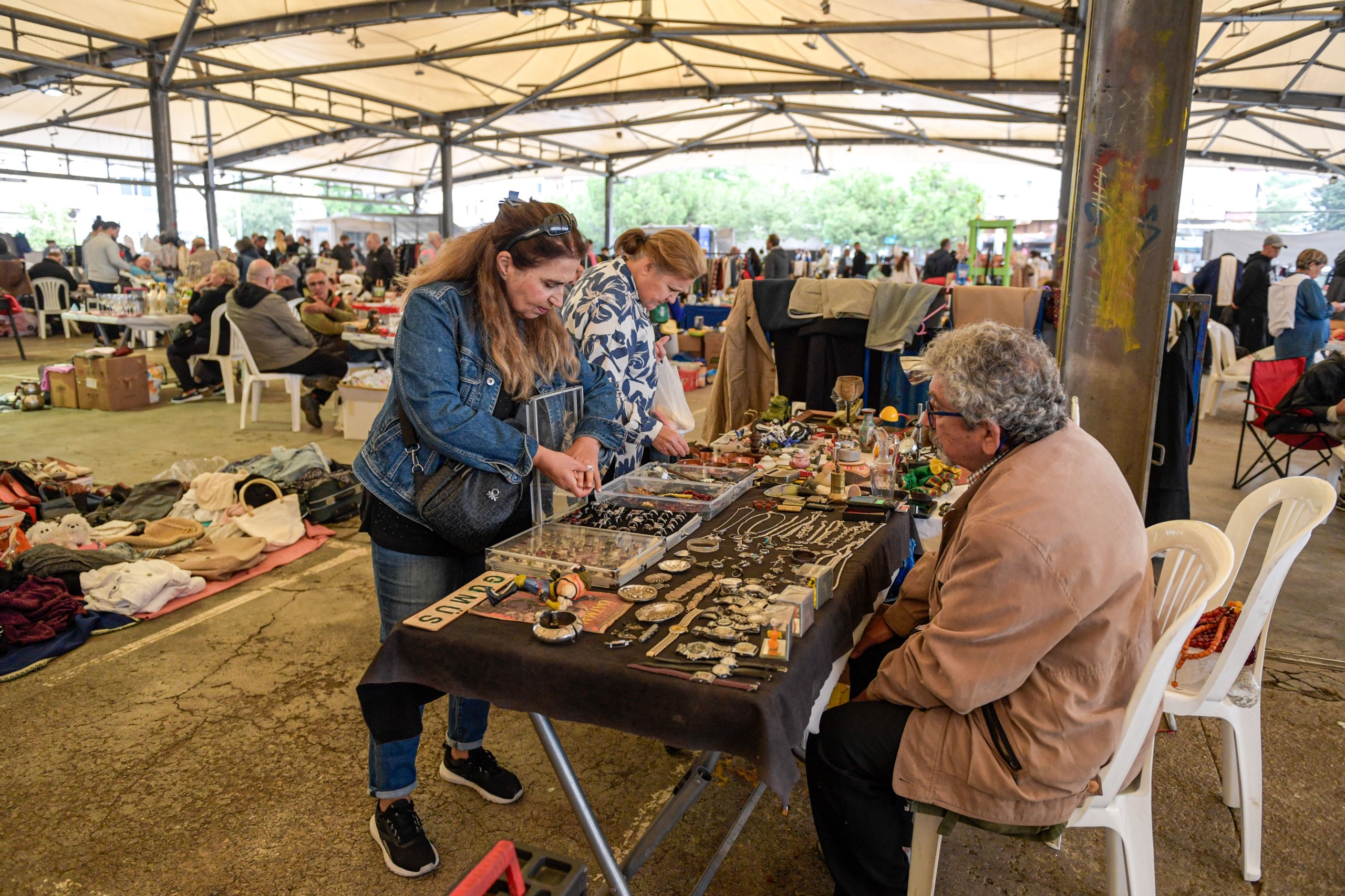 İkinci El Pazarı 5 İlçede Dayanışmayı Büyütüyor İzmir Büyükşehir Belediye