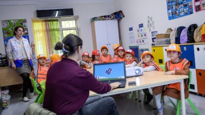 Yuvamız İzmir’deki Çocuklar Çok Şanslı İzmir Büyükşehir Belediyesi, Yuvamız İzmir Çocuk Etkinlik Merkezleri bünyesindeki 4-5