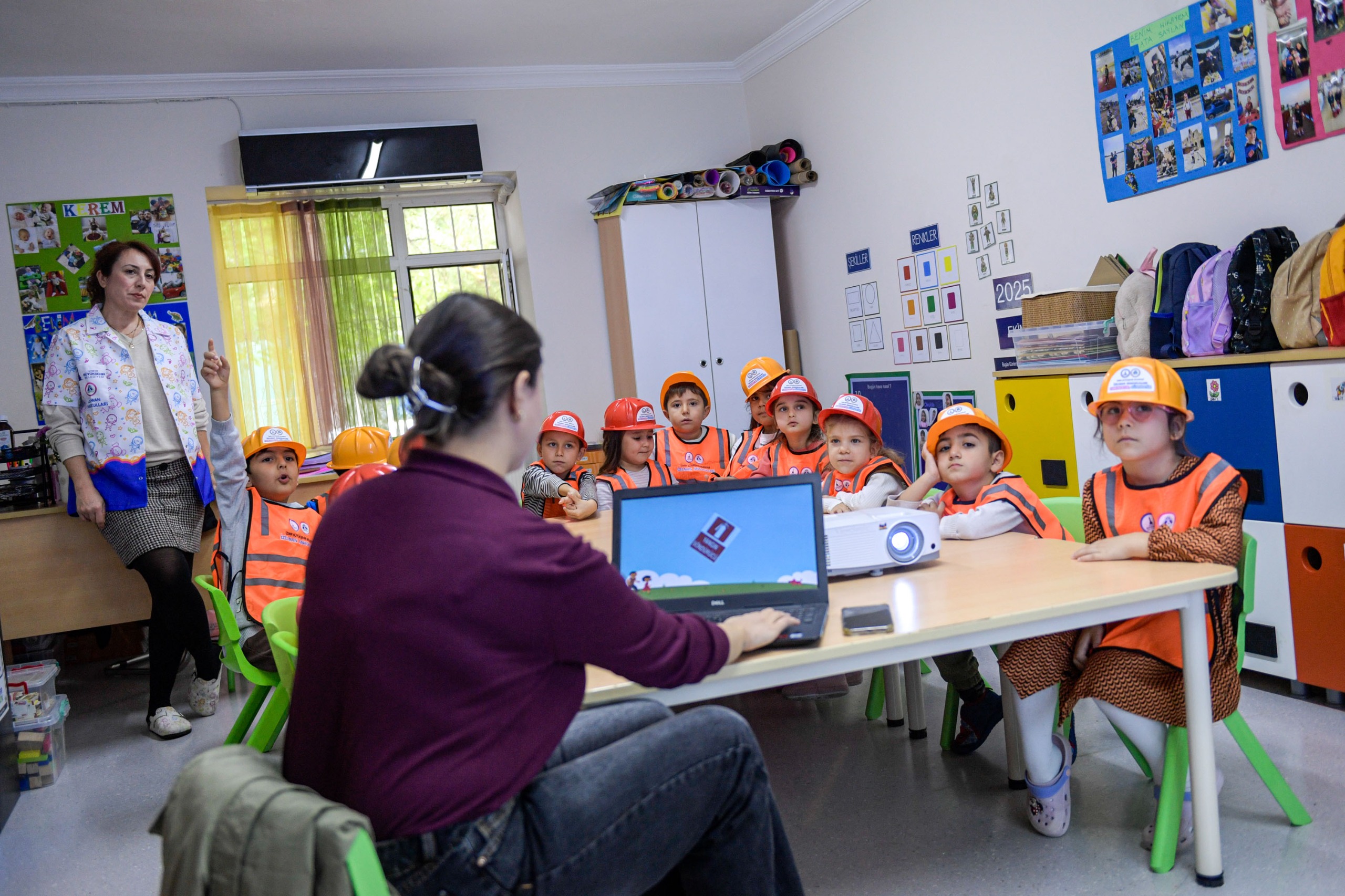 İzmir Büyükşehir Belediyesi, Yuvamız İzmir Çocuk Etkinlik Merkezleri bünyesindeki 4-5