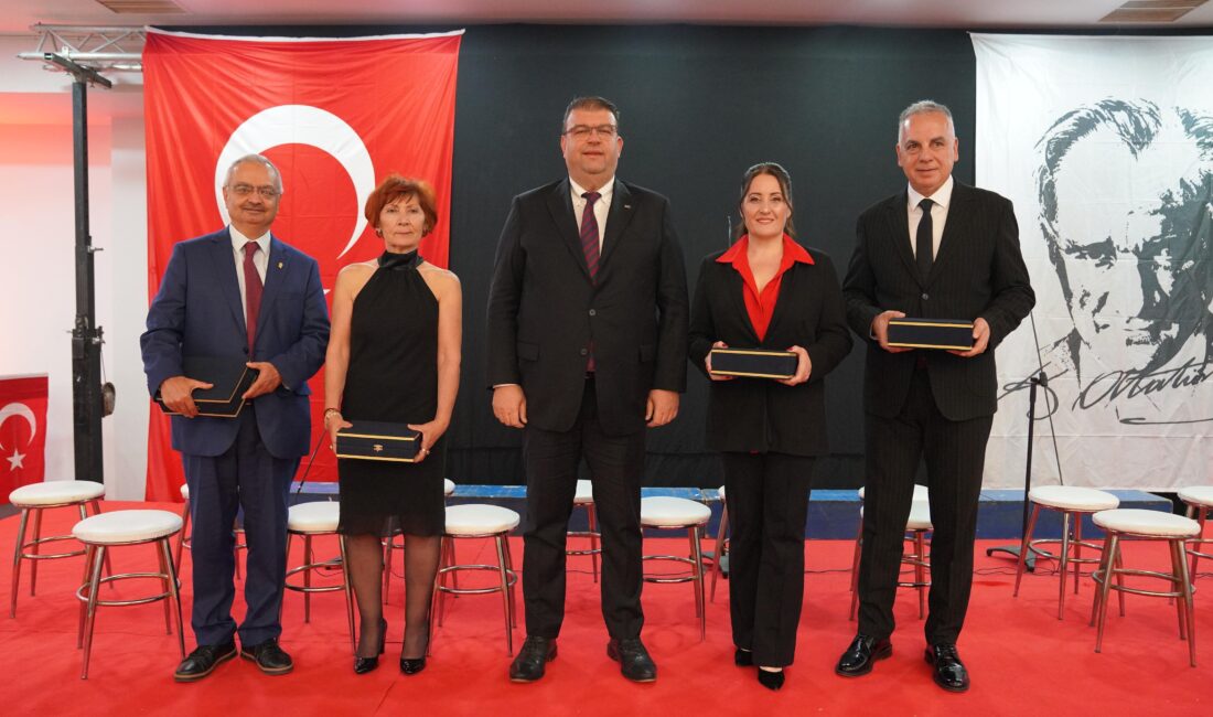 Seferihisar’da 29 Ekim Cumhuriyet Balosu’nda Coşku Dolu Gece Seferihisar’da 29 Ekim Cumhuriyet Balosu’nda Coşku Dolu Gece Seferihisar Belediyesi