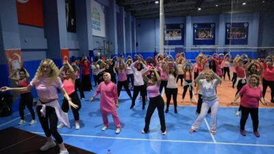 Bursa Büyükşehir, Kadınları Sporla Buluşturuyor Bursa Büyükşehir Belediyesi tarafından düzenlenen