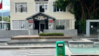 Kemer’deki Kurumlarda Temizlik Çalışması Kemer’deki Kurumlarda Temizlik Çalışması Kemer Belediyesi Temizlik İşleri Müdürlüğü ekipleri,