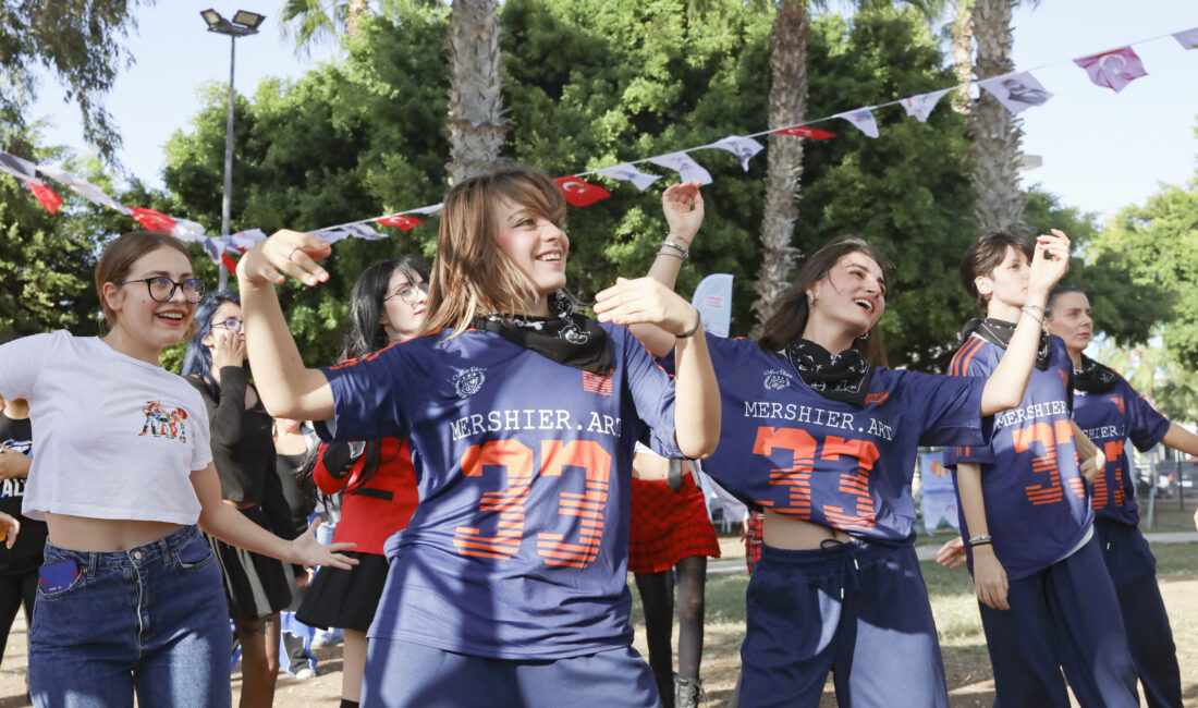 Mersin Gençlik Festivali Doludizgin Başladı Mersin Gençlik Festivali Doludizgin Başladı Mersin Büyükşehir Belediyesi’nin bu yıl