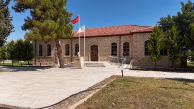 Mezitli Belediyesi’nin “Taş Mektep Kent Müzesi” Projesi Tarihi Kentler Birliği’nden