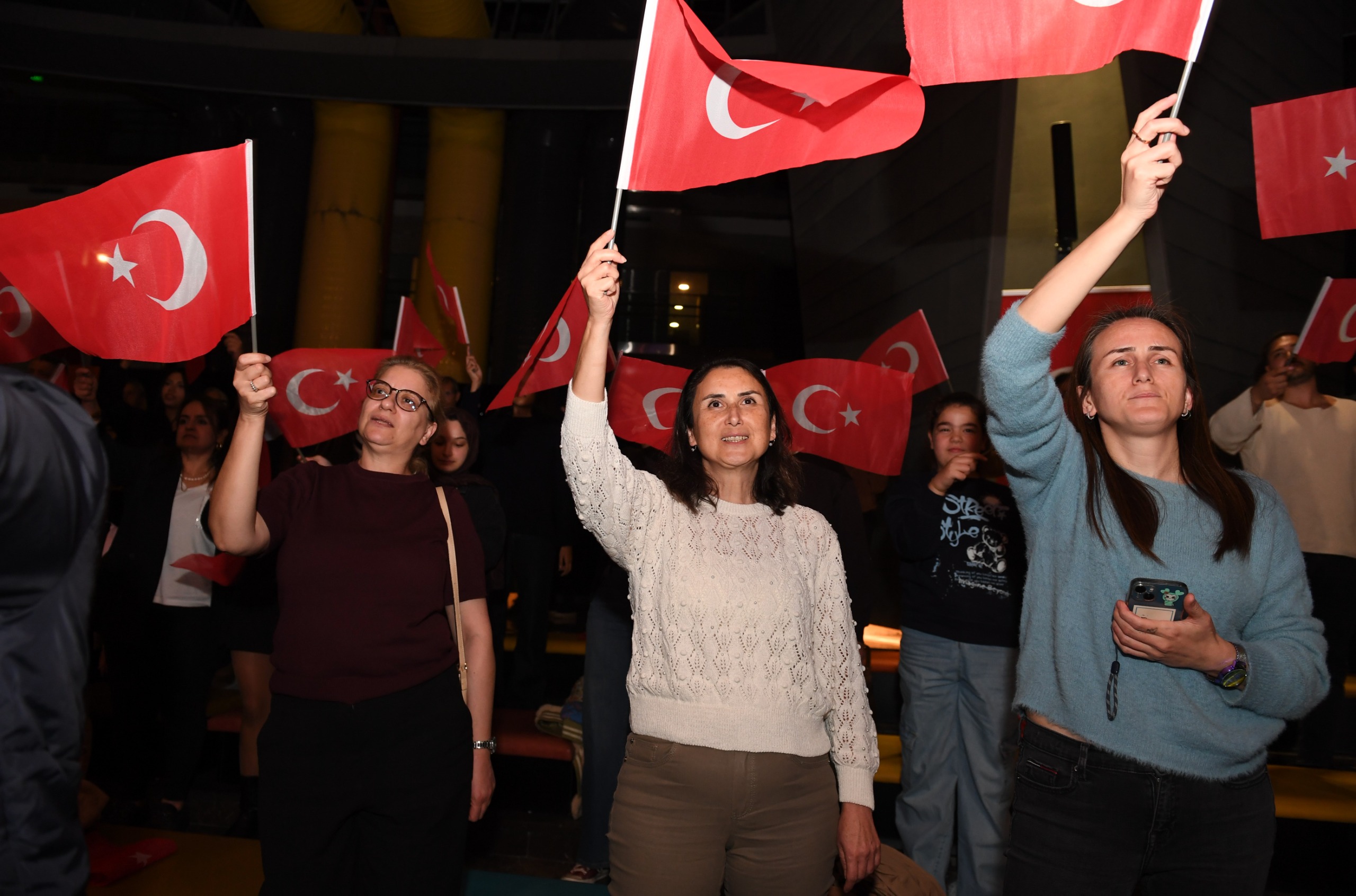 Atatürk’ün Bursa’ya Gelişinin 103’üncü Yıl Dönümü Osmangazi’de Muhteşem Gösteriyle Kutlandı