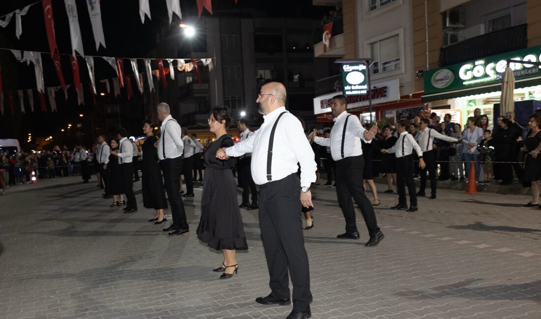 Ödemiş’te Cumhuriyet Coşkusu Ödemiş’te Cumhuriyet Coşkusu Cumhuriyetimizin 102. yılı Ödemiş’te coşkulu bir şekilde