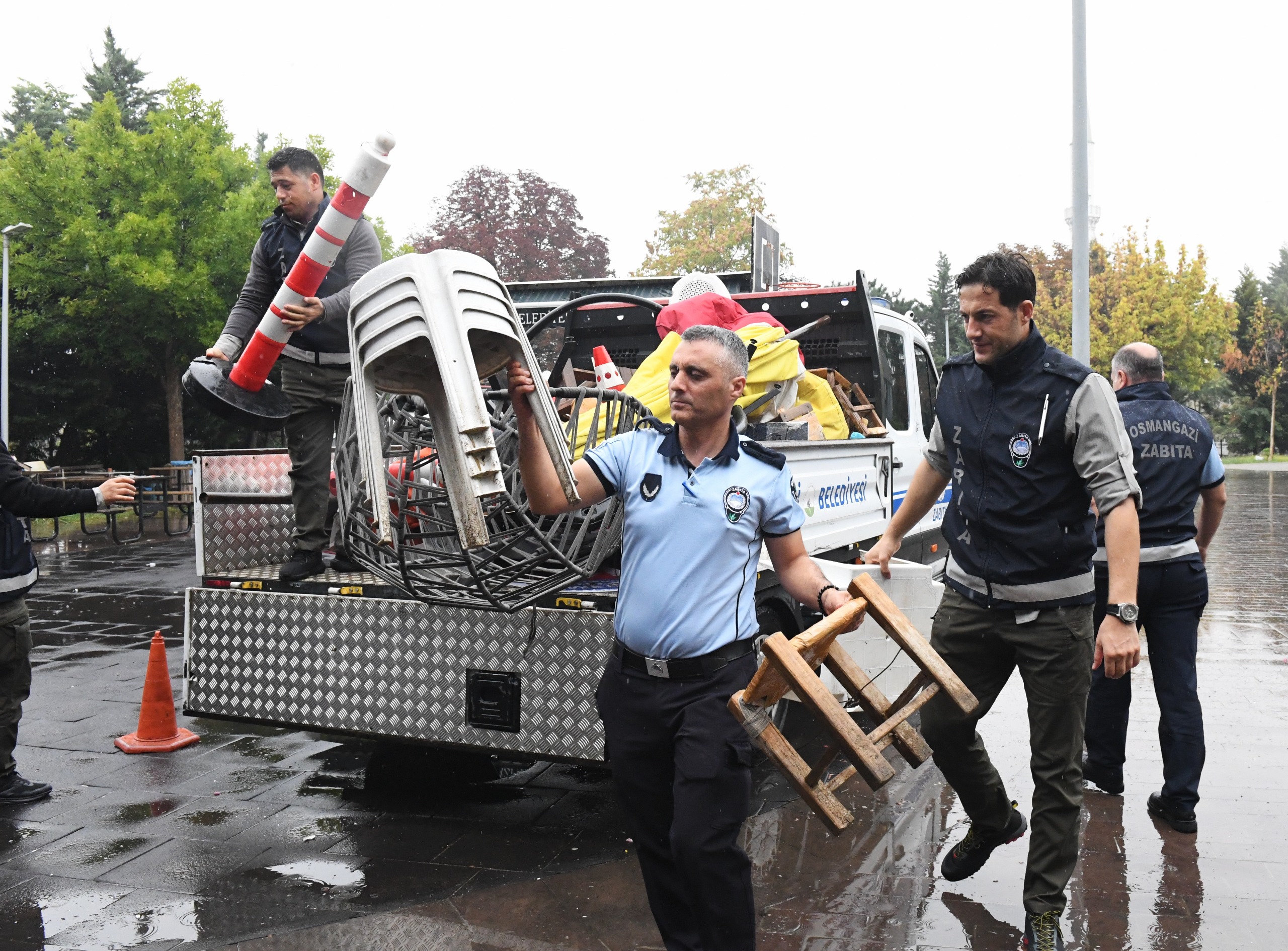 Osmangazi Belediyesi İşgallere Göz Açtırmıyor Osmangazi Belediyesi Zabıta Müdürlüğü’ne bağlı