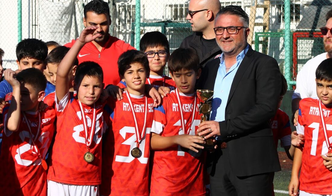 Atatürk’ün Çocukları Cumhuriyet Kupası İçin Sahaya Çıktı Atatürk’ün Çocukları Cumhuriyet Kupası İçin Sahaya Çıktı Cumhuriyet Bayramı’nın coşkusunu