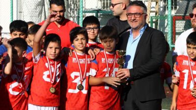 Atatürk’ün Çocukları Cumhuriyet Kupası İçin Sahaya Çıktı Cumhuriyet Bayramı’nın coşkusunu