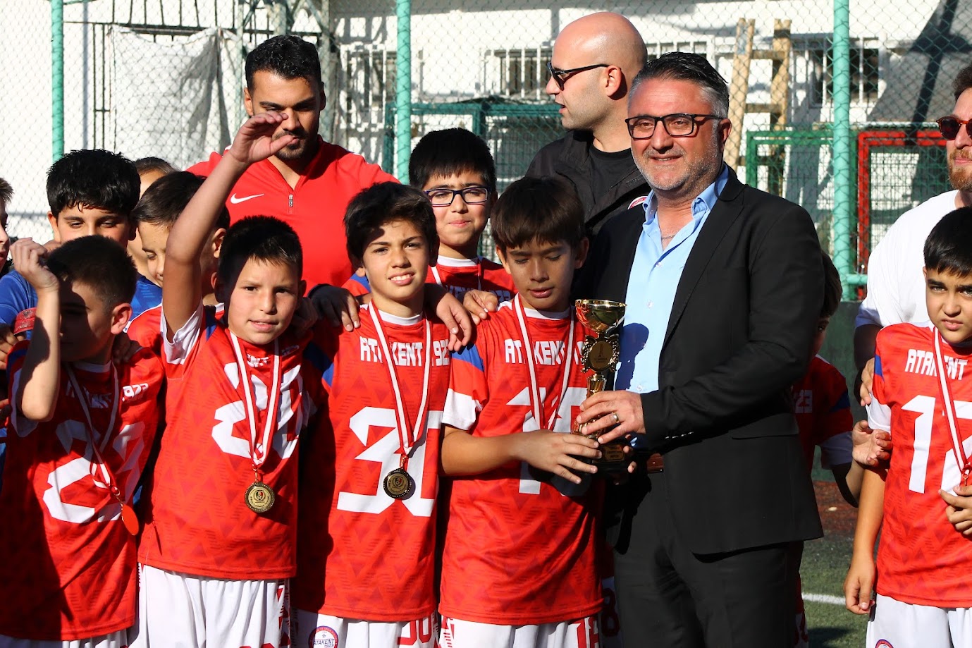 Atatürk’ün Çocukları Cumhuriyet Kupası İçin Sahaya Çıktı Cumhuriyet Bayramı’nın coşkusunu