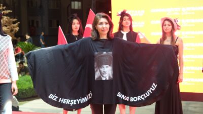 Ceyhan’da Cumhuriyet ve Atatürk Defilesi Vatandaşlardan Büyük Beğeni Topladı Ceyhan