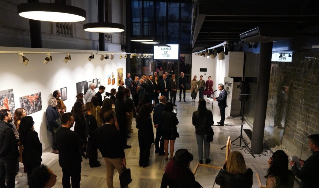 Beyoğlu 6. Daire Sanat Galerisi’nde “Beyhude Bir Tutku” Beyoğlu 6. Daire Sanat Galerisi’nde “Beyhude Bir Tutku” İnsanın tüm