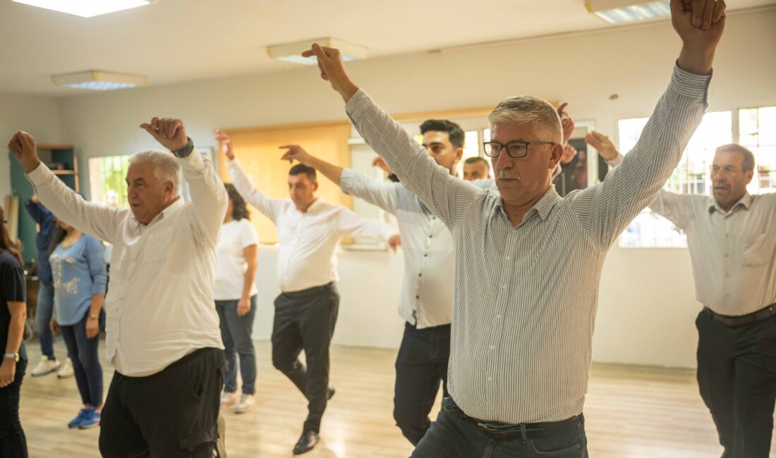 Bornova’da 19 Ekim Muhtarlar Günü, Cumhuriyet Meydanı’nda düzenlenen törenle kutlandı.