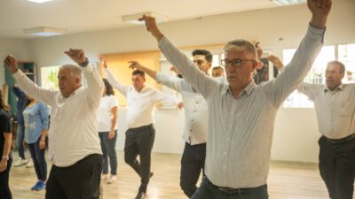 Bornova’da 19 Ekim Muhtarlar Günü, Cumhuriyet Meydanı’nda düzenlenen törenle kutlandı.