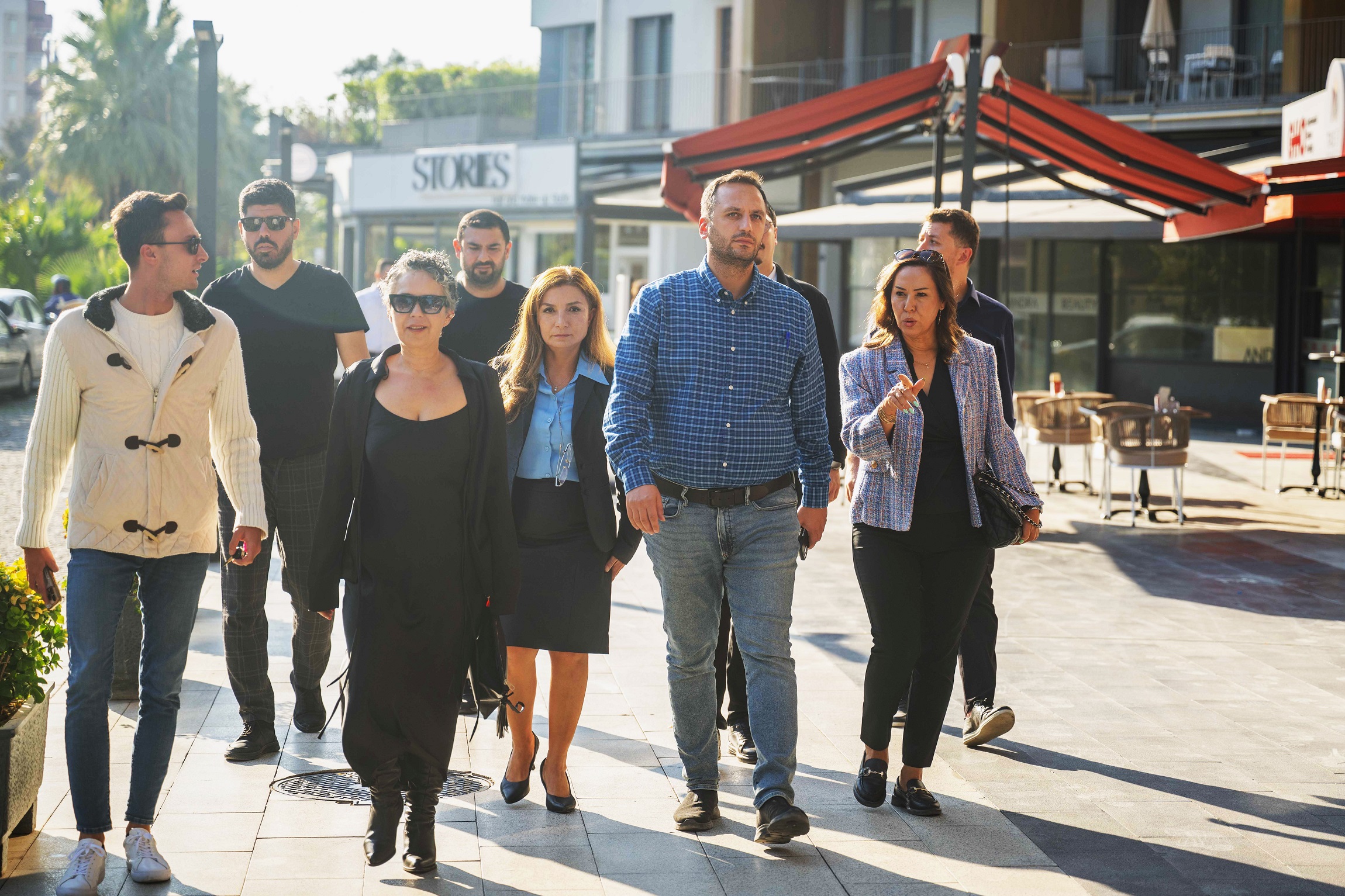 Bornova Belediyesi, çevre duyarlılığını artırmak amacıyla site sakinlerine atık yönetimi