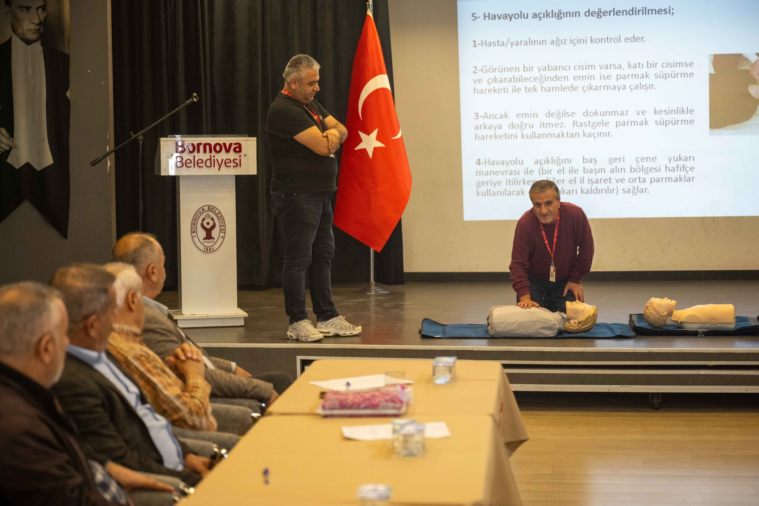 Bornovalı Muhtarlara Hayat Kurtarmayı Öğreten Eğitim Bornova Kaymakamlığı koordinasyonunda, Bornova