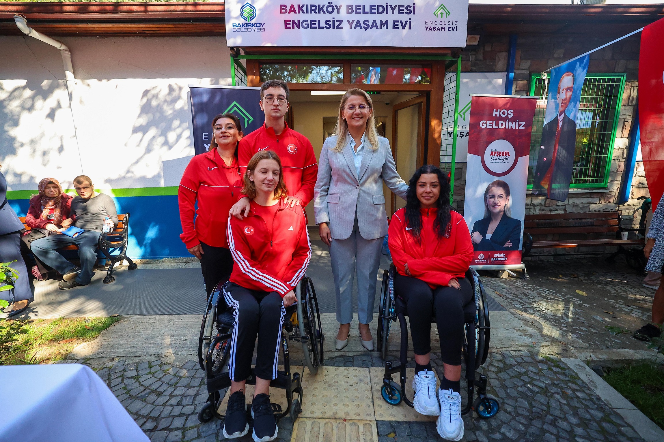 Bakırköy'ün ilk "Engelsiz Yaşamevi" açıldı. Bakırköy Belediye Başkanı Doç. Dr.