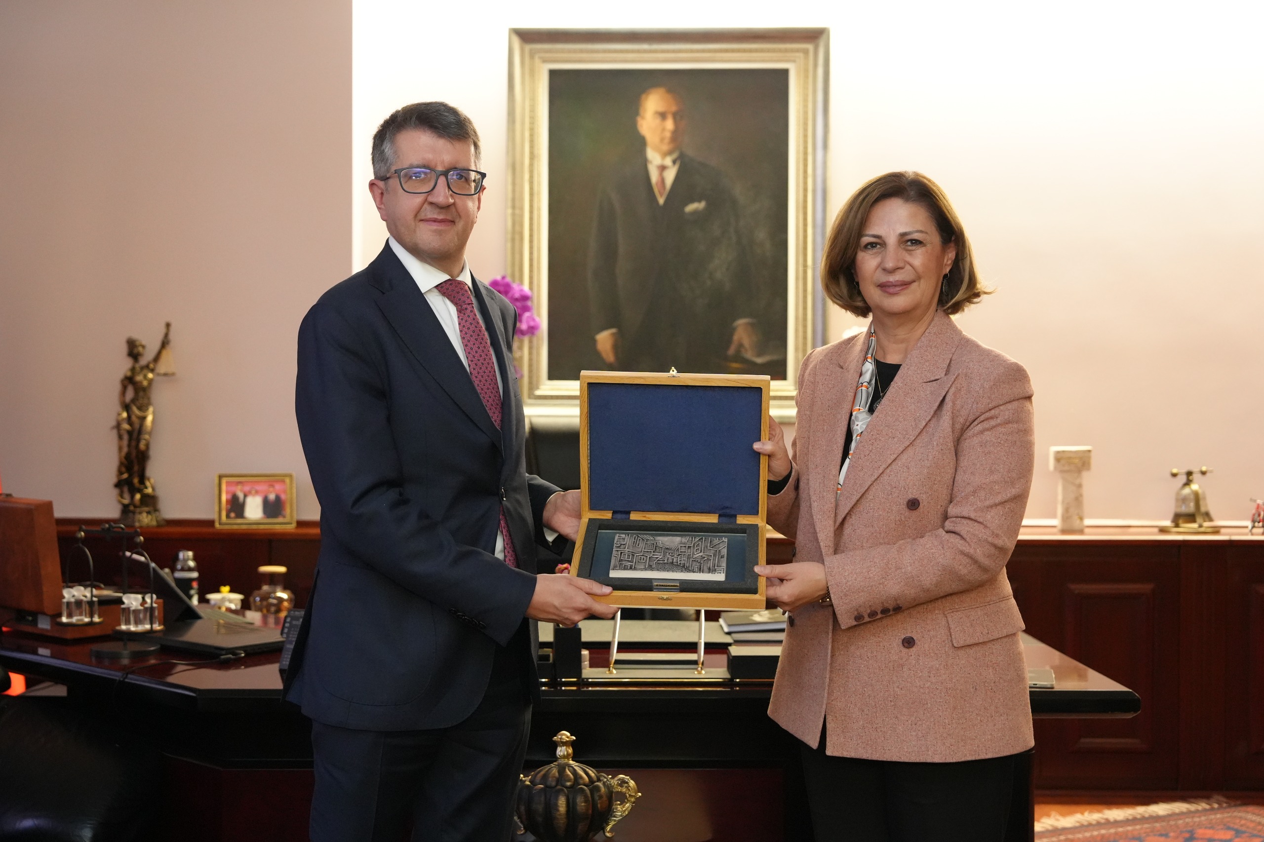 Belçika Heyeti’nden Ayşe Ünlüce’ye Ziyaret Belçika’nın Ankara Misyon Şefi Christophe