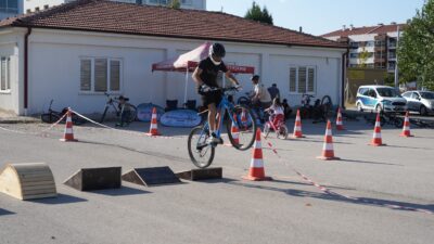 Eskişehir Büyükşehir’den Yetişkinlere Bisiklet Eğitimi Eskişehir Büyükşehir Belediyesi, çevre dostu