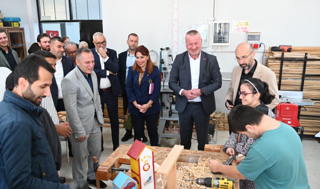 Fatih Karabatı: “Masa Başı Belediyeciliği Yapmıyoruz, Her Gün Sahadayız” Karacabey