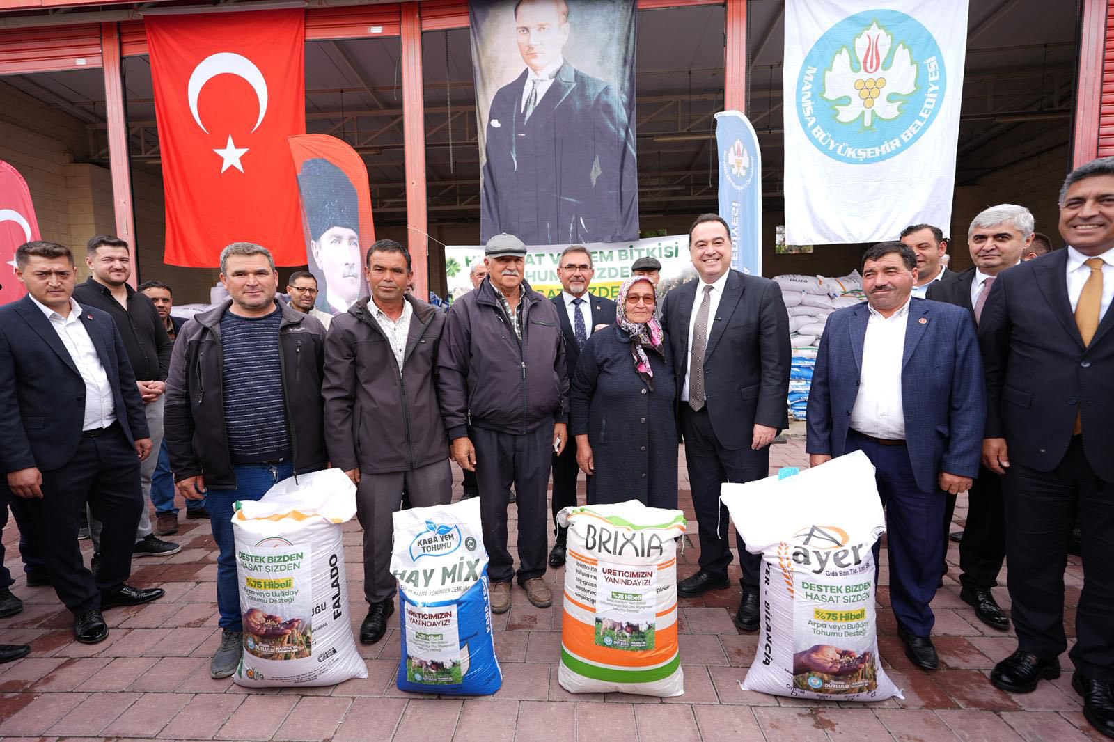 Manisa Büyükşehir Belediyesi, üreticilere destek olmak amacıyla başlattığı “Destek Bizden,