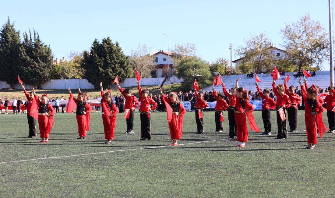 Bir Asırlık Gurur: Cumhuriyetimizin 102. Yılı Urla’da Coşkuyla Kutlandı Urla’da 29 Ekim Cumhuriyet Bayramı, gün boyu süren etkinliklerle büyük