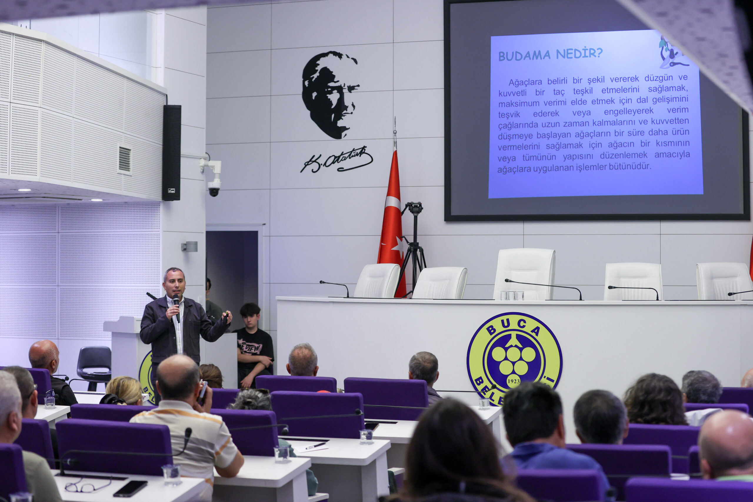 Buca Belediyesi’nden Zeytin Budama Eğitimi Tarımda Buca Modeli ile Türkiye’ye