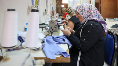 Buca’da Kadınlar Üreterek Güçleniyor Kadınları üretime yönlendirmek için çalışmalar gerçekleştiren