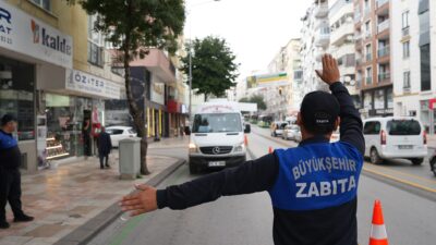 Denizli Büyükşehir Zabıta’dan Şehir İçi Dolmuşlara Trafik Denetimi Denizli Büyükşehir Zabıta’dan Şehir İçi Dolmuşlara Trafik Denetimi Toplu taşımada