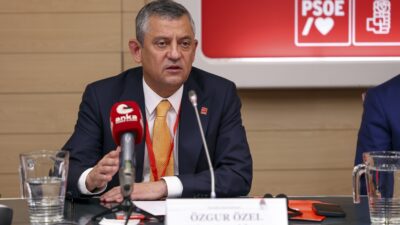 Özgür Özel: “Türkiye’de Yaşananlar, Tüm Demokratları ve Demokrasi Mücadelesini Yakından