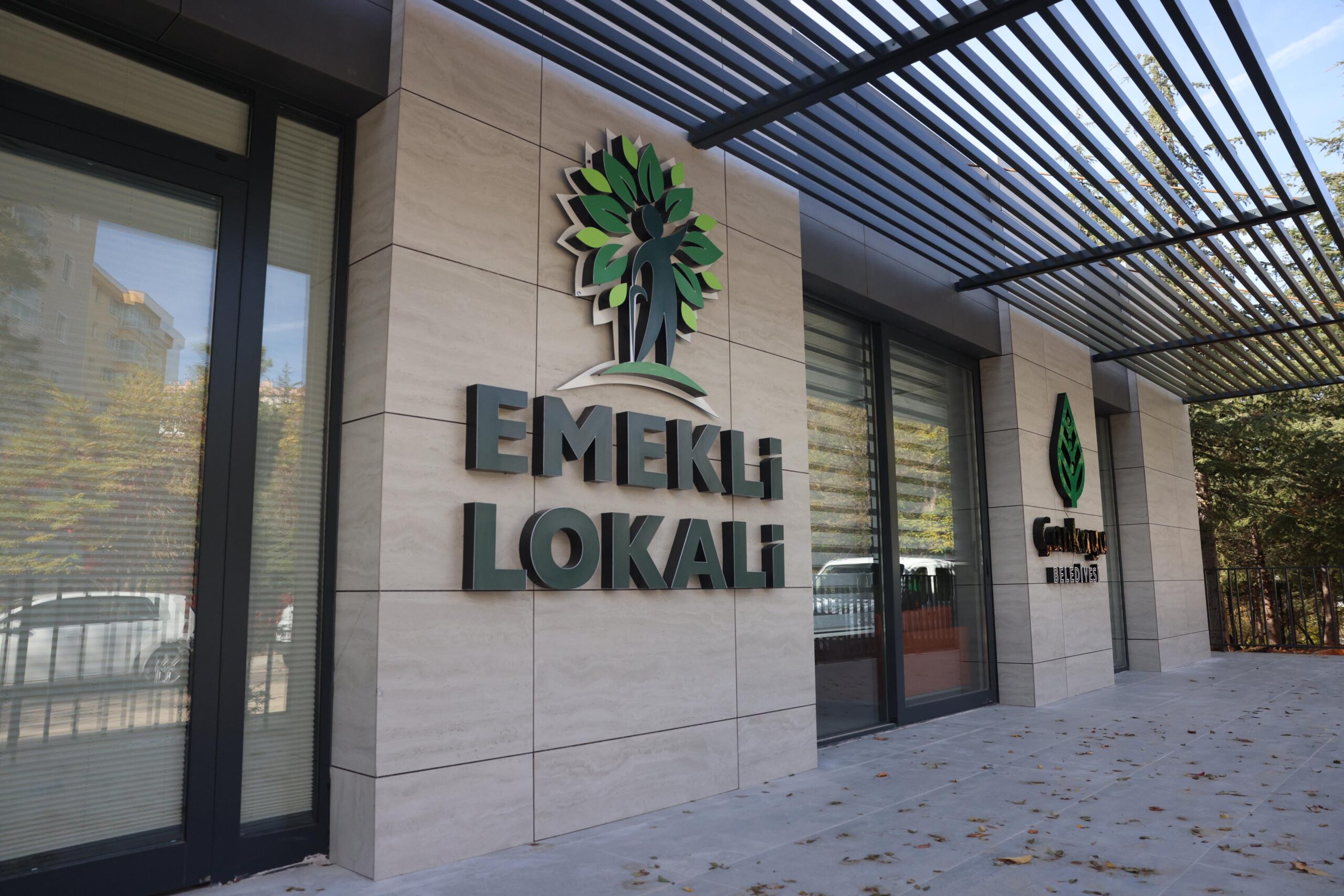 Çankaya Belediyesi’nin içerisinde Emekli Lokali, Kent Bostanı ve spor alanları