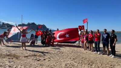 Kuşadası Güvercinada Rotary Kulübü’nden “Cumhuriyete Saygı Yüzme Etkinliği” Kuşadası Güvercinada