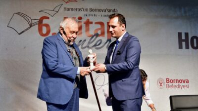 Bornova Belediyesi’nin bu yıl 6’ncısını düzenlediği Kitap Günleri’nin finalinde oyuncu