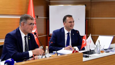 İzmir Büyükşehir Belediye Başkanı Cemil Tugay, Bornova Belediye Başkanı Ömer Eşki ile Koordinasyon Toplantısı Yaptı İzmir Büyükşehir Belediye Başkanı Cemil Tugay, Bornova Belediye Başkanı Ömer