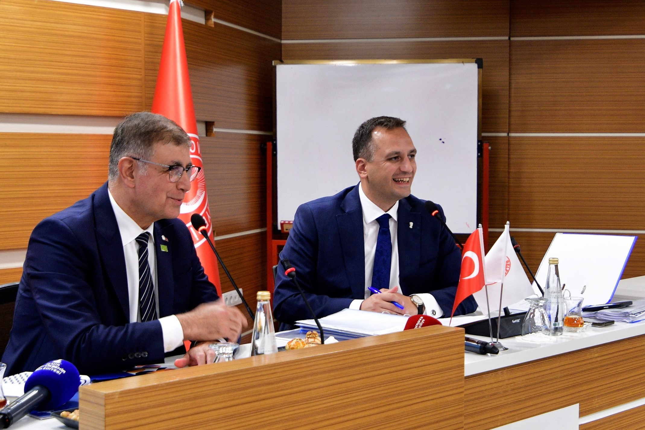 İzmir Büyükşehir Belediye Başkanı Cemil Tugay, Bornova Belediye Başkanı Ömer