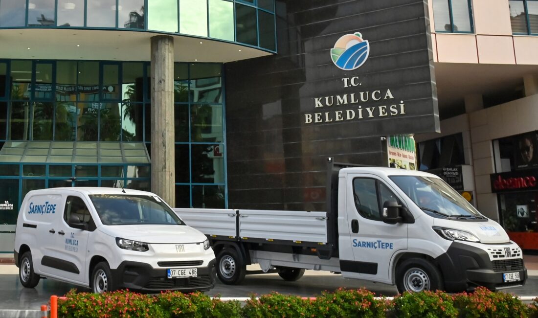 Kumluca Belediyesi’ne Bir Kamyonet, Bir Panelvan Bir Soğuk Hava Aracı