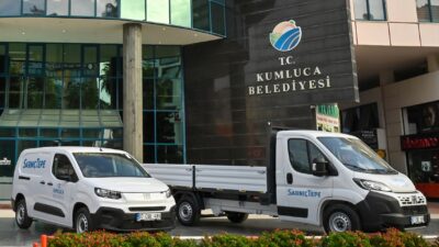 Kumluca Belediyesi’ne Bir Kamyonet, Bir Panelvan Bir Soğuk Hava Aracı
