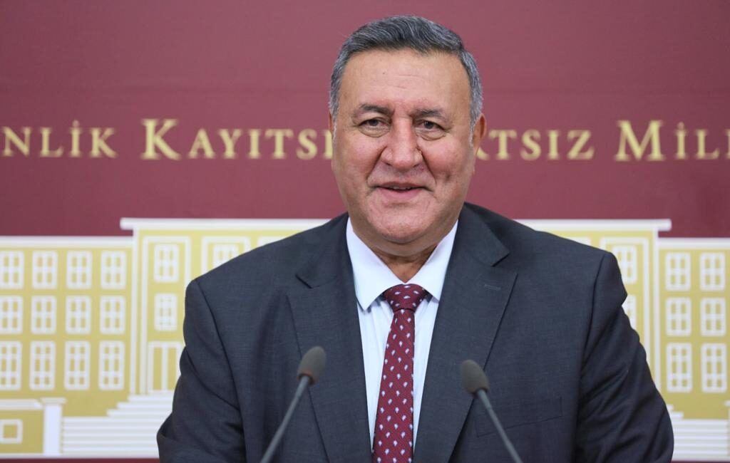 Niğde Havaalanı 29 Yıldır Temelde Kaldı Niğde Havaalanı 29 Yıldır Temelde Kaldı CHP Niğde Milletvekili Ömer