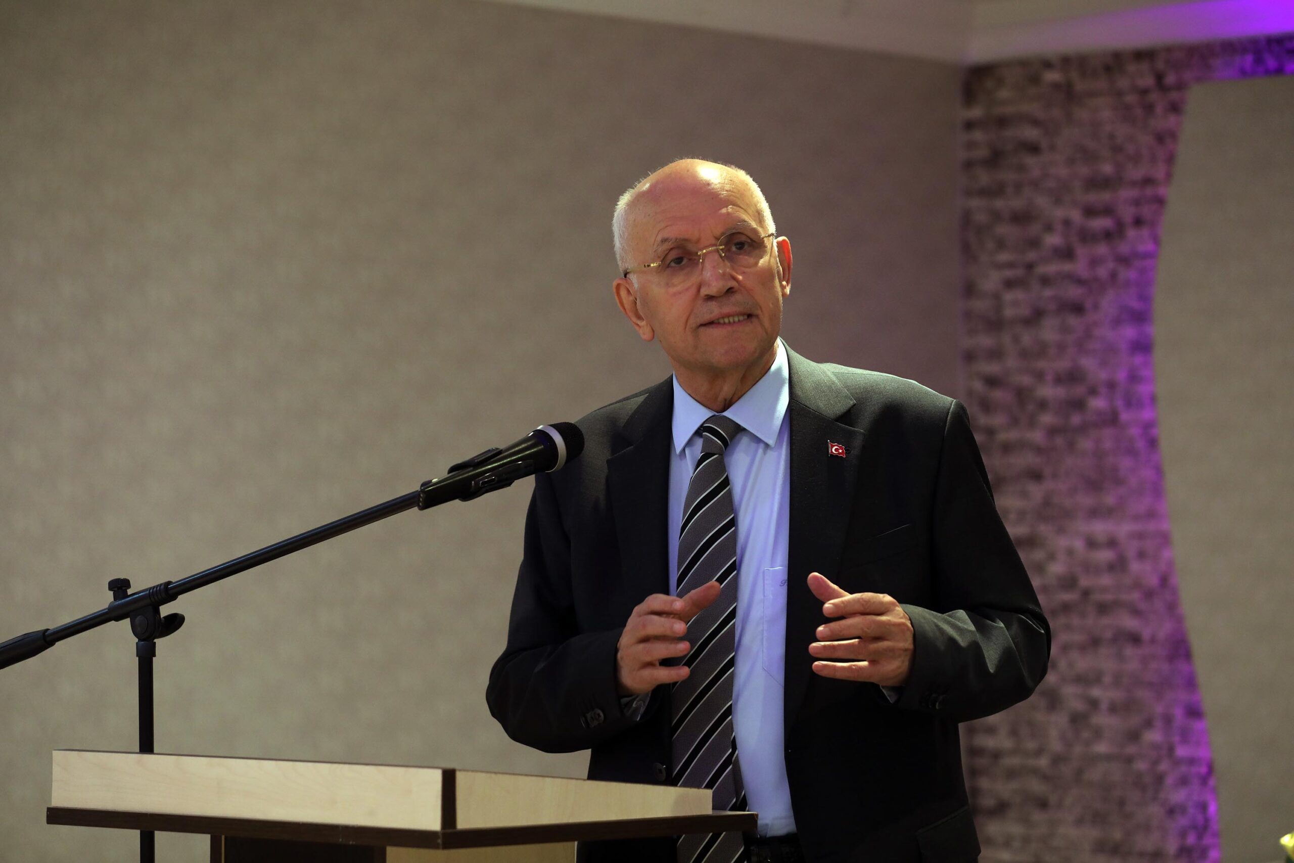 Yenimahalle Belediye Başkanı Fethi Yaşar, 19 Ekim Muhtarlar Gününde Konuştu