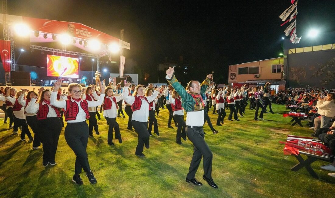 Gaziemir, Cumhuriyetin 102. Yılında Tek Yürek Oldu Cumhuriyet’in ilanının 102. yılı, Gaziemir’de kortej ve Merve Mete konseriyle