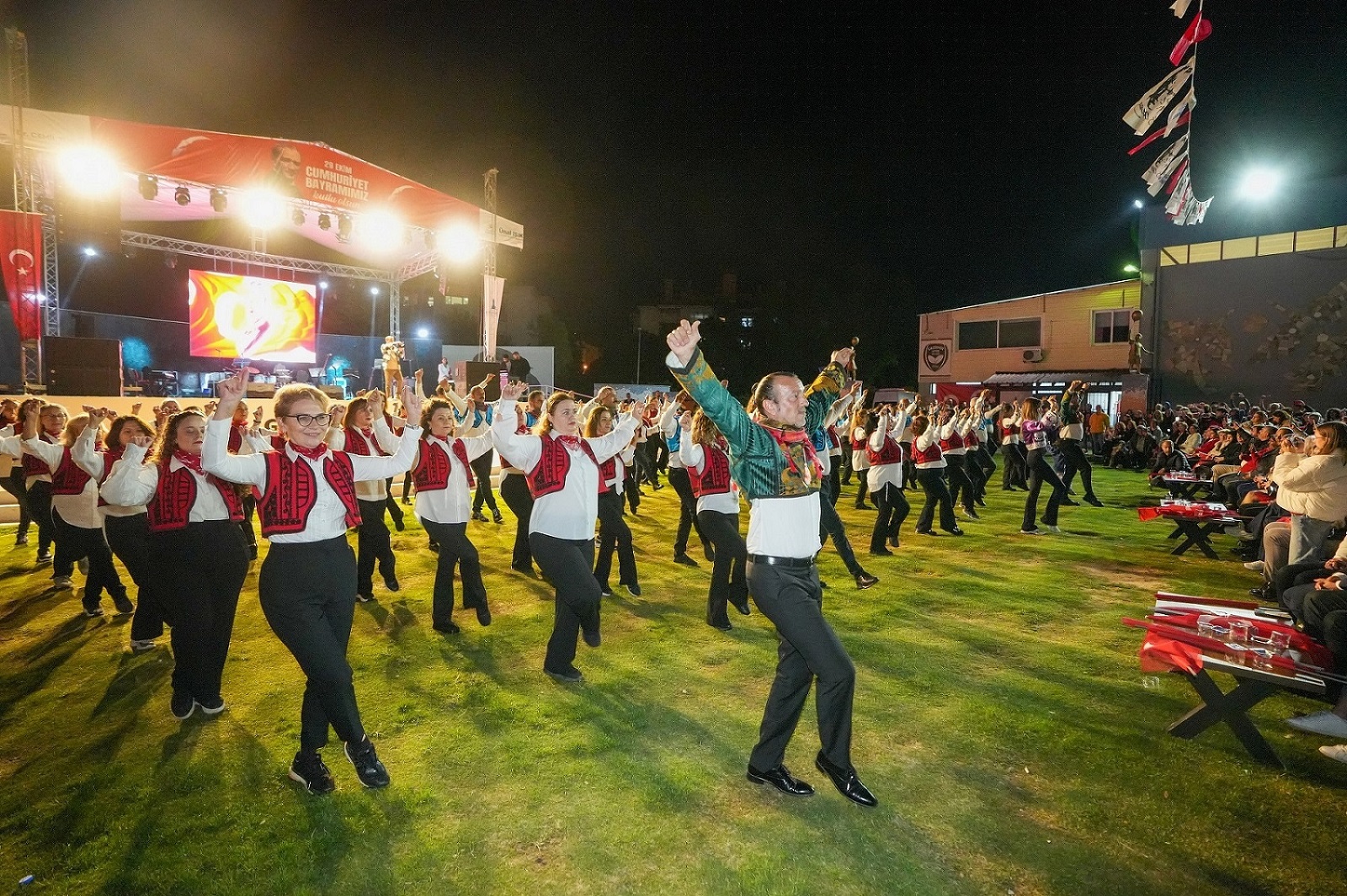 Cumhuriyet’in ilanının 102. yılı, Gaziemir’de kortej ve Merve Mete konseriyle