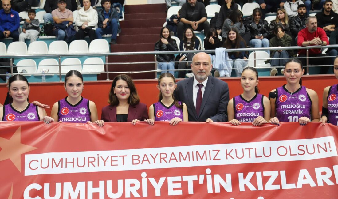 Hopa’da Cumhuriyet’in 102. Yılı Coşkuyla Kutlandı! Hopa’da Cumhuriyet’in 102. Yılı Coşkuyla Kutlandı! Hopa’da Cumhuriyet’in 102. yılı,