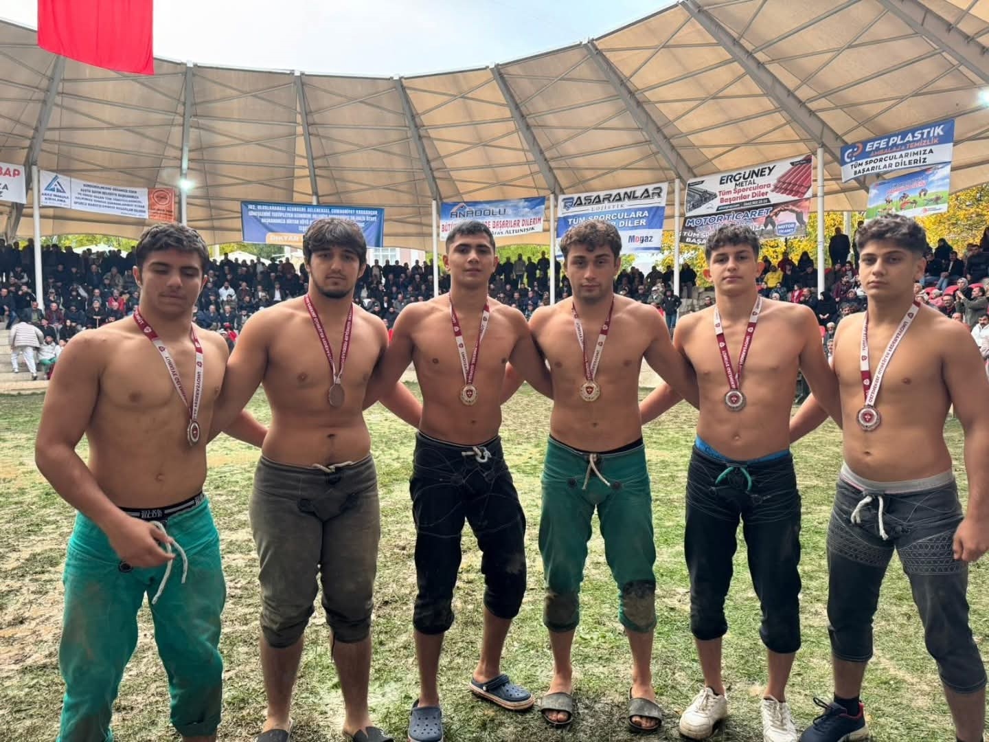 İlkadım Belediyespor Güreş Takımı sporcuları, Erzurum’da düzenlenen Karakucak Güreşleri’nden 5