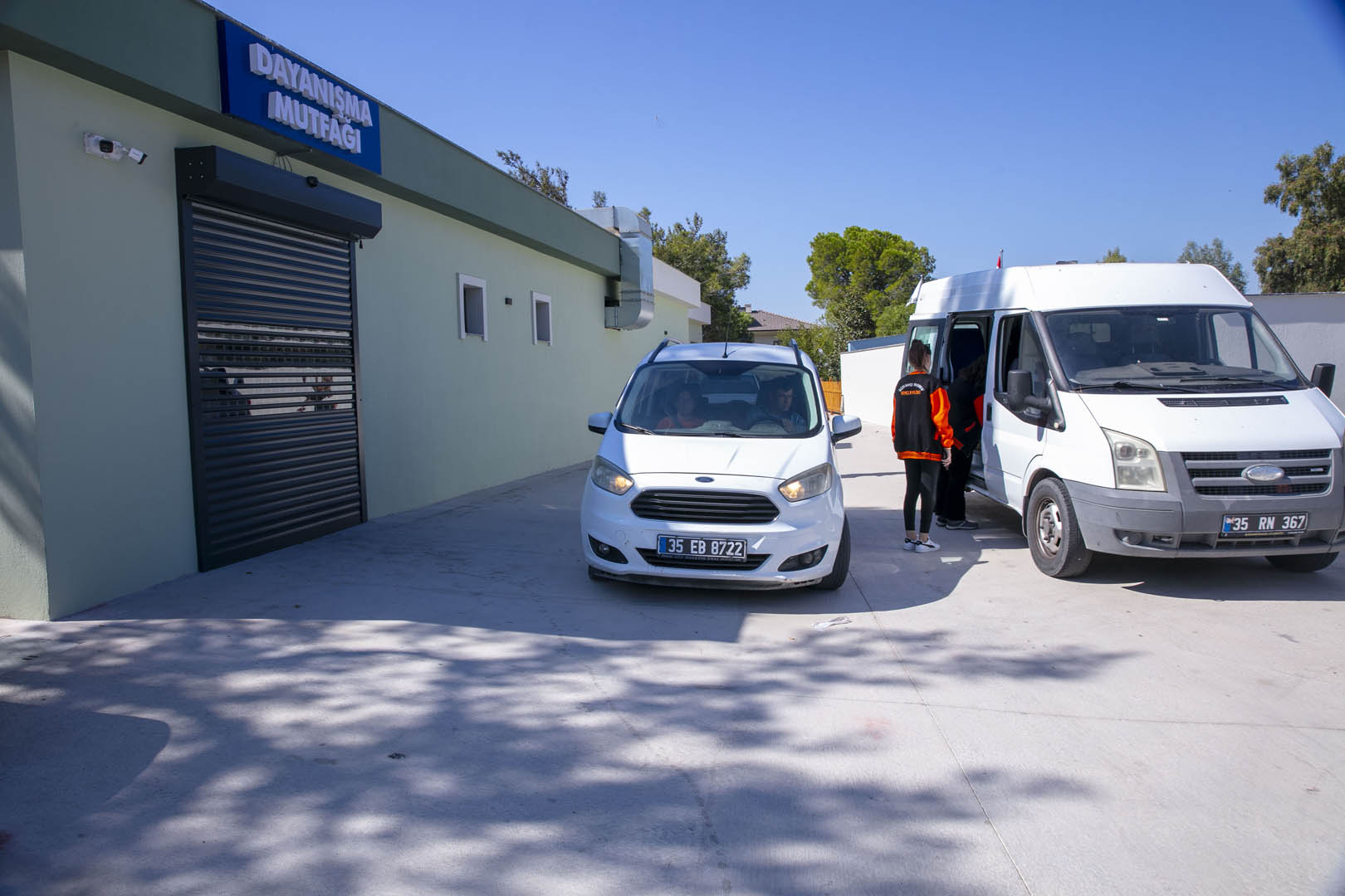 Güzelbahçe Belediyesi’nden Dayanışma Örneği “Dayanışma Mutfağı” Her Gün Sofraları Isıtıyor