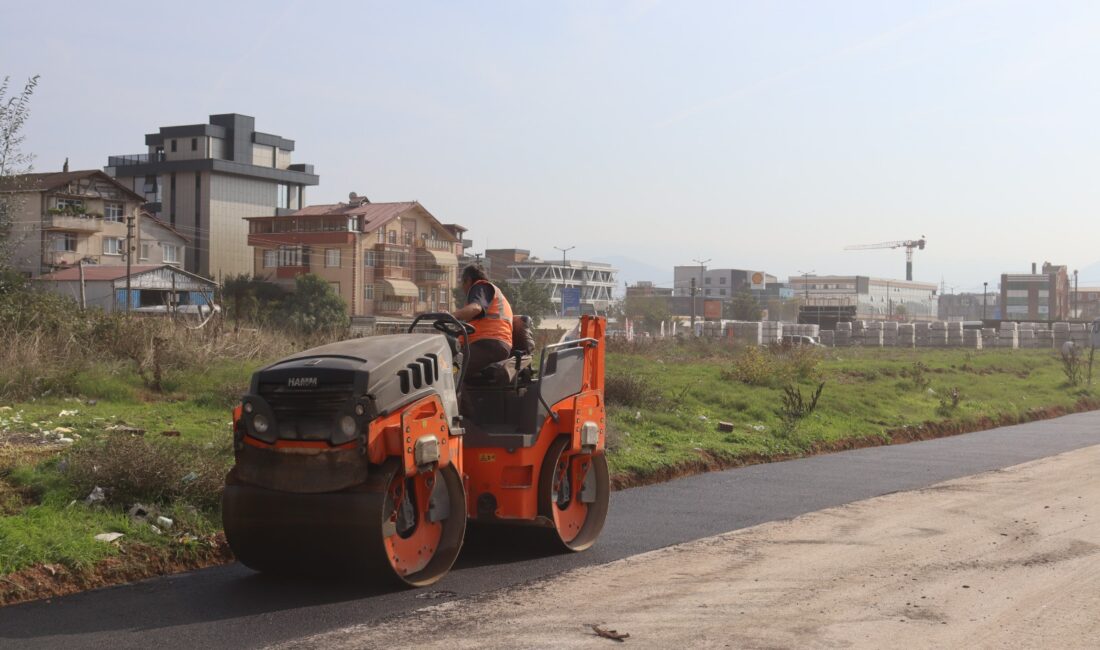 İzmit Belediyesi Yenişehir Mahallesi’nde Yolları Yeniliyor İzmit Belediyesi, bozulan yolları