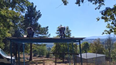 İzmit Belediyesi’nden Hasancıklar Köyü’ne Sundurma İzmit Belediyesi’nden Hasancıklar Köyü’ne Sundurma Vatandaşların taleplerini yerine getirmeye devam