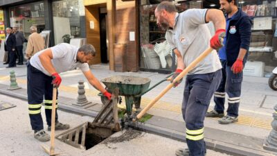 Yalova Belediyesi’nden Yağmur Suyu Hatlarında Yoğun Temizlik Çalışması Yalova Belediyesi’nden Yağmur Suyu Hatlarında Yoğun Temizlik Çalışması Yalova Belediyesi