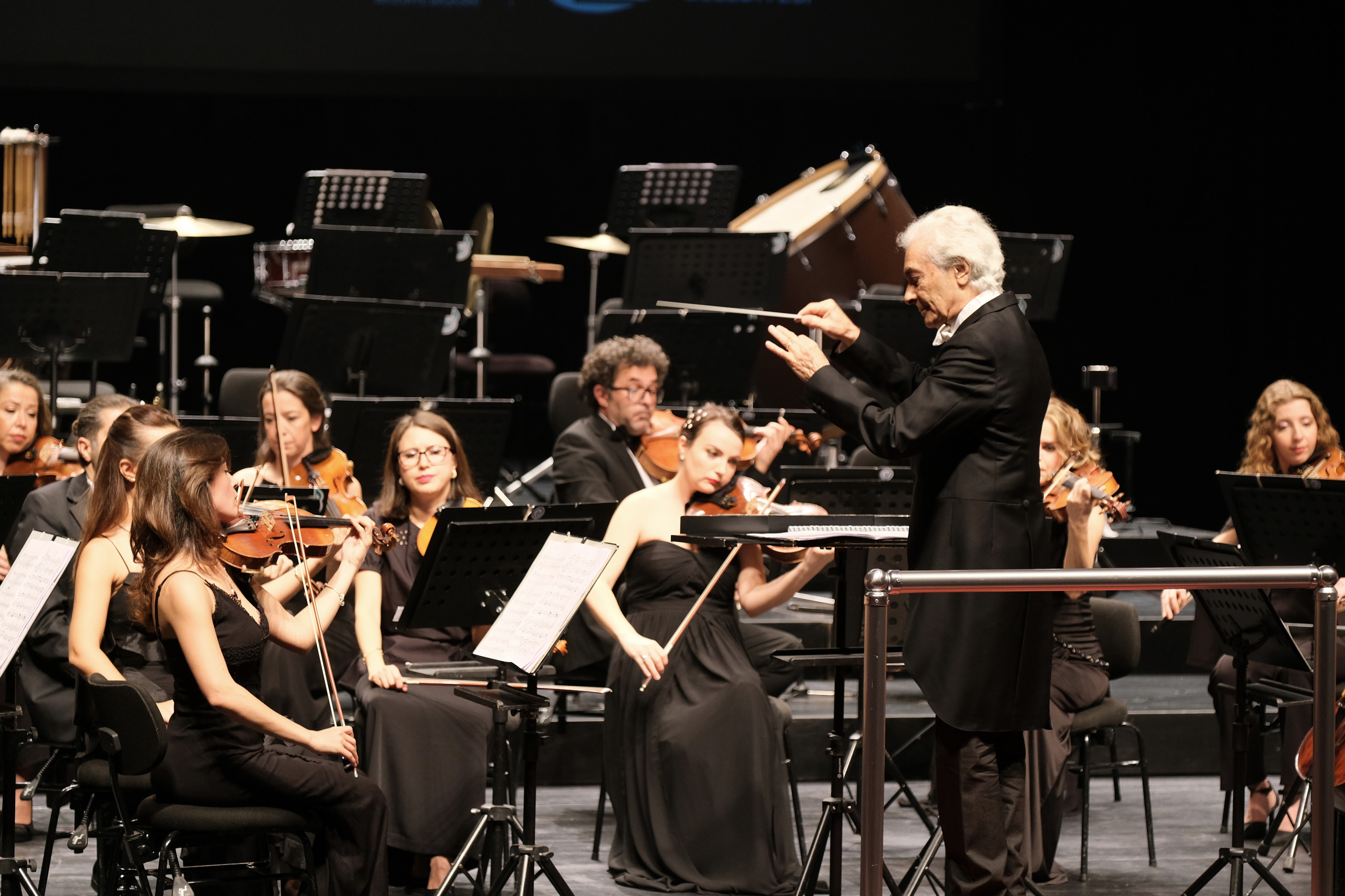 Klasik Müziğin Büyüsü Eskişehir’de Yankılandı Eskişehir Büyükşehir Belediyesi Senfoni Orkestrası