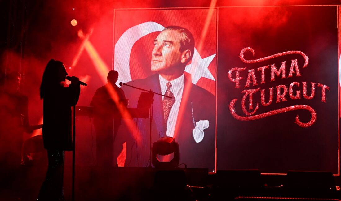 Fatma Turgut Ve Yalovalı Sanatçılardan Unutulmaz Gece Fatma Turgut Ve Yalovalı Sanatçılardan Unutulmaz Gece Yalova’da 29 Ekim